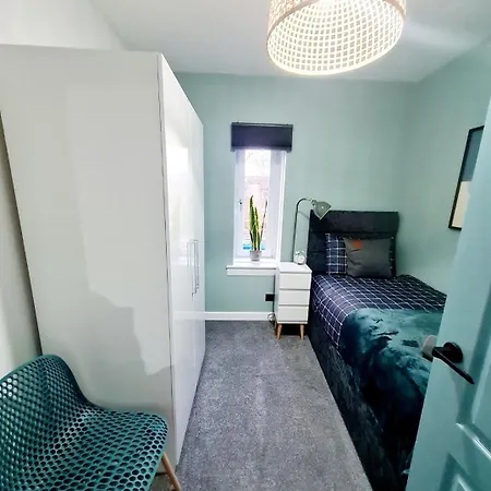 Bright 3Br Walking Distance To Town - Free Parking Apartment Glasgow Exterior photo