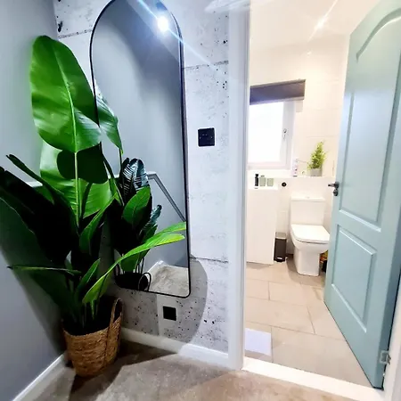 Bright 3Br Walking Distance To Town - Free Parking Apartment Glasgow Exterior photo