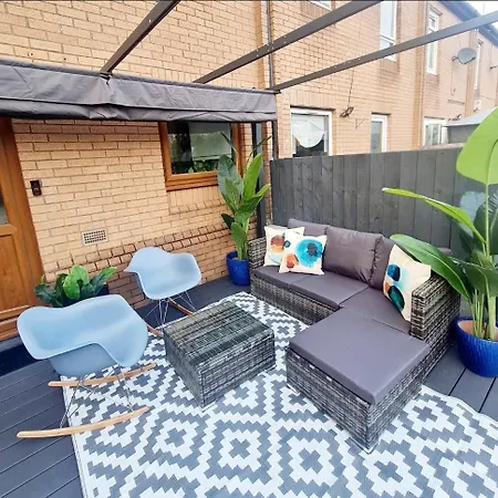 Bright 3Br Walking Distance To Town - Free Parking Apartment Glasgow Exterior photo