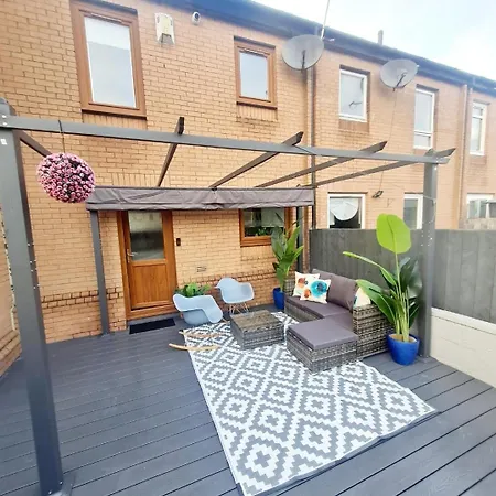 Bright 3Br Walking Distance To Town - Free Parking Apartment Glasgow Exterior photo