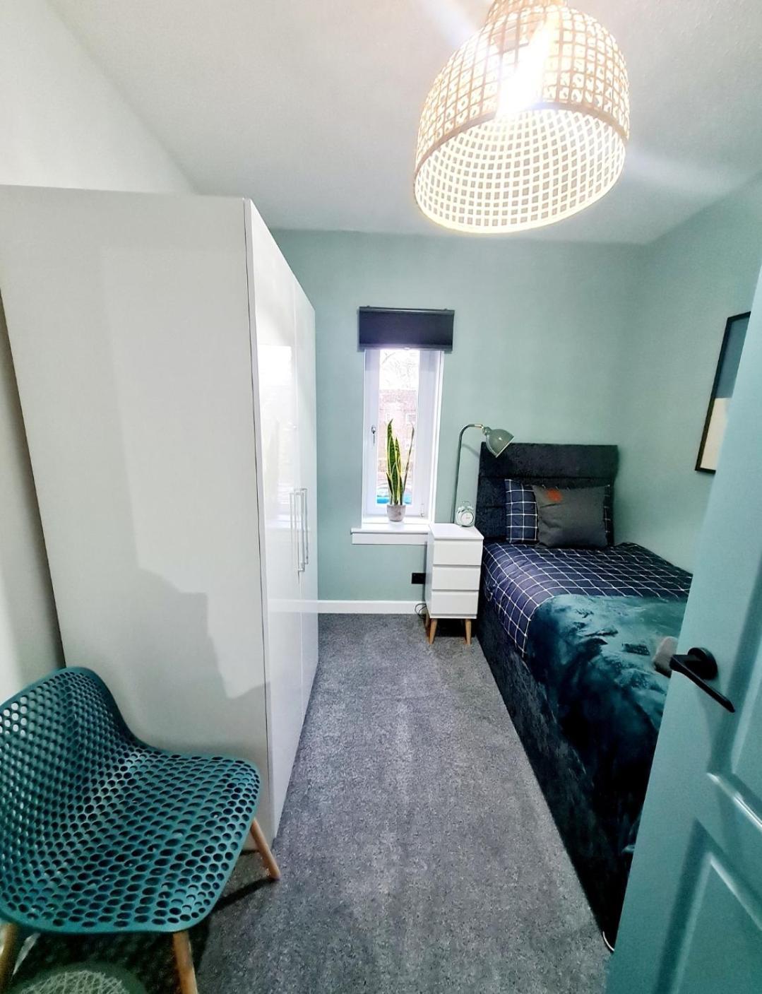 Bright 3br Walking Distance To Town - Free Parking
