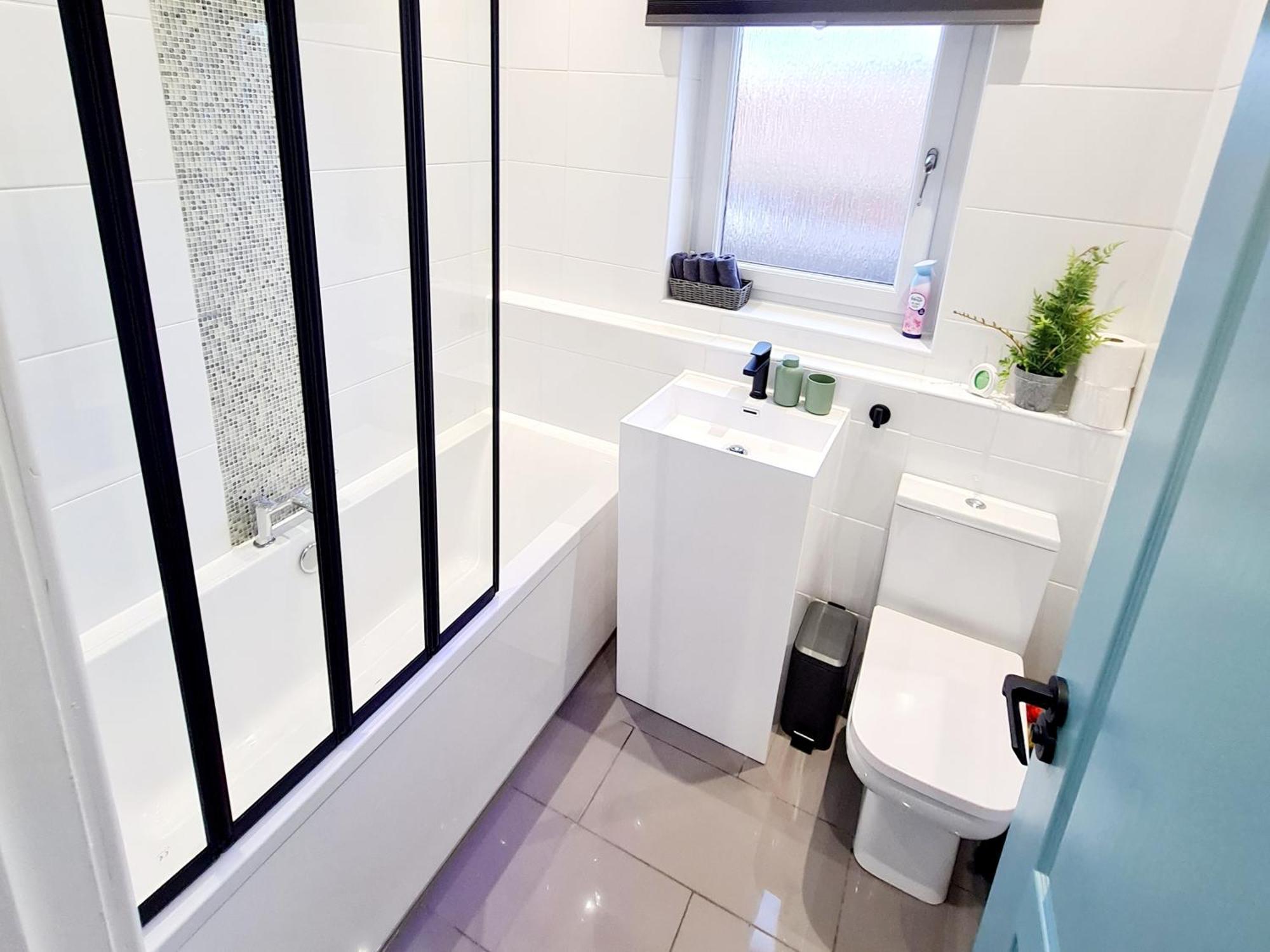 Apartment Bright 3br Walking Distance To Town - Free Parking Glasgow